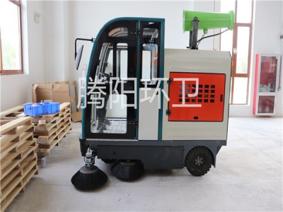 為什么電動(dòng)駕駛式掃地車現(xiàn)在很受歡迎？